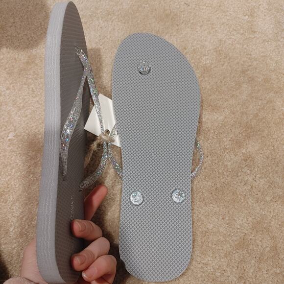 Old Navy size 11 NWOT Grey Gray Flip Flops Sparkle Summertime Cute Wedding - Picture 4 of 9
